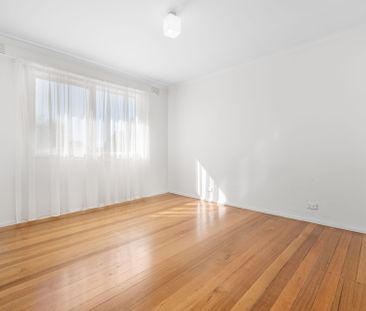 Spacious Family Living in a Prime Location - Photo 2