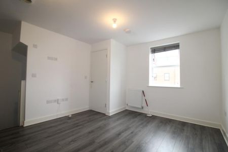 2 bedroom terraced house to rent - Photo 2
