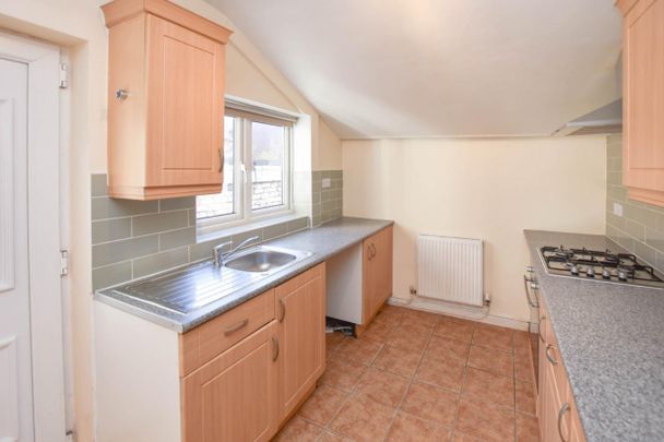 2 bed House - Mid Terrace for Rent - Photo 1