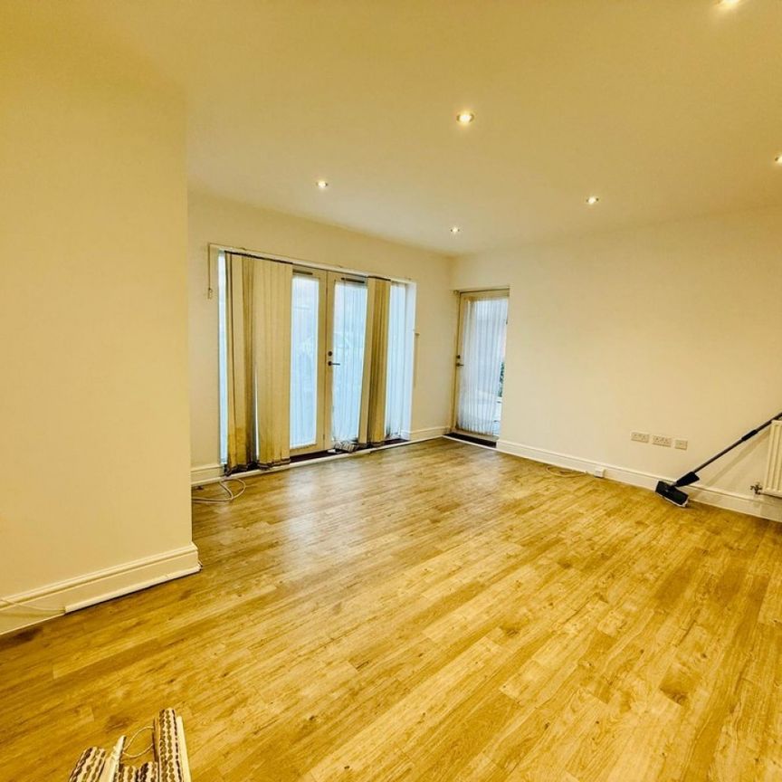 2 bed Apartment for Rent - Photo 1