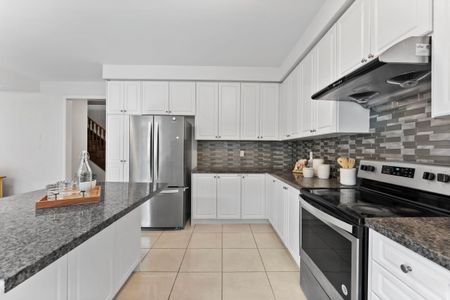 For Lease - 3107 Streamwood Passage Pass, Oakville, Ontario - Photo 4