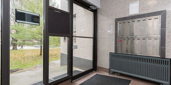 Crown Hill Place Apartments - Photo 3