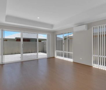 “3 x 2 Family Home in Hilbert” - Photo 2
