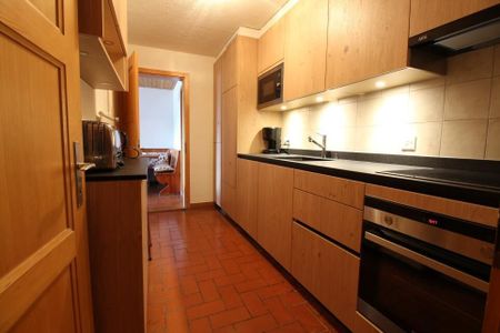 Appartement à louer à la semaine situé sur la place du village - Photo 4