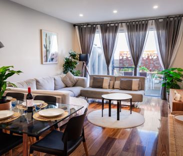 Pet friendly and fully furnished executive townhouse close to the C... - Photo 2