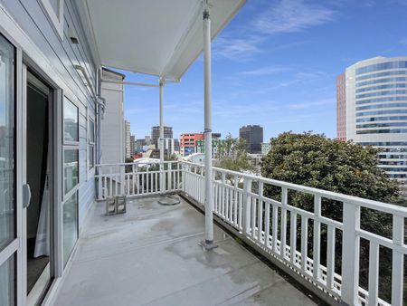 Convenient Terrace Living - Photo 4
