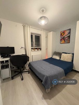 1 bedroom in a house share to rent - Photo 1