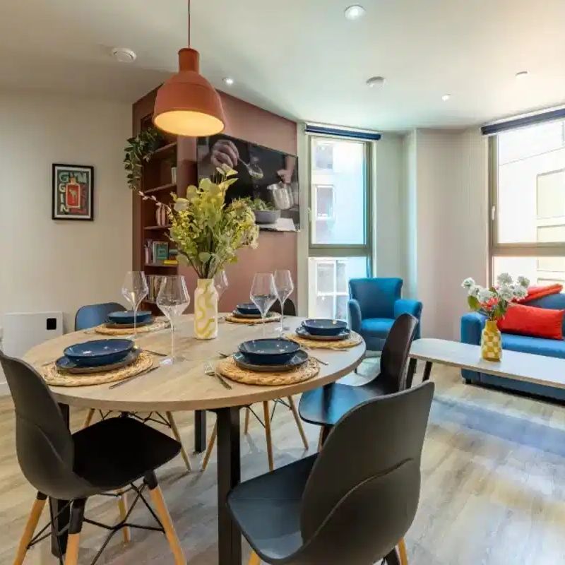 Bronze Studio - Photo 1