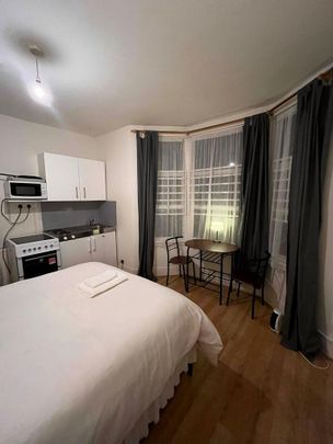 Studio to rent - Photo 1