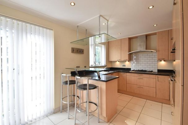 4 bedroom townhouse to rent - Photo 1