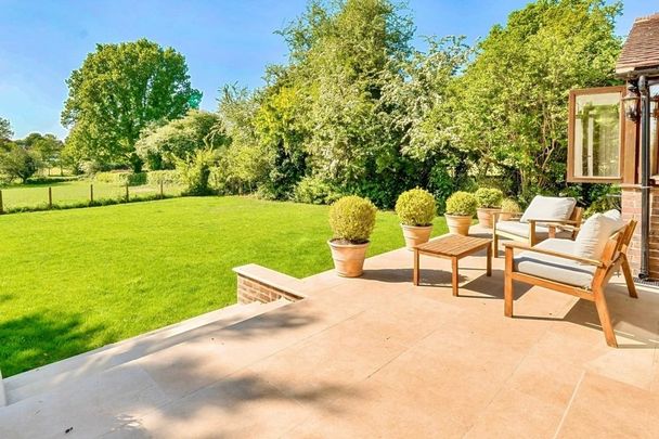 5 bedroom detached house to rent - Photo 1