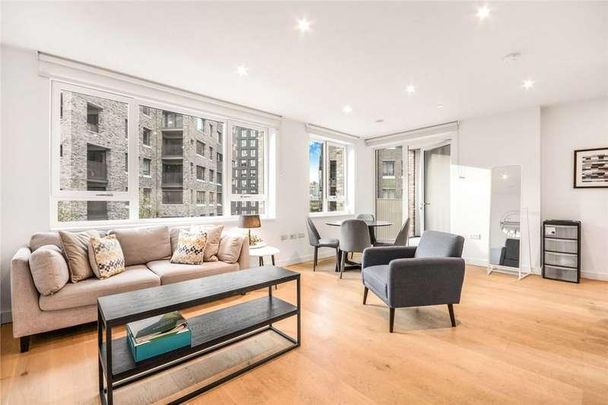 Walworth Square, Elephant And Castle, SE17 - Photo 1