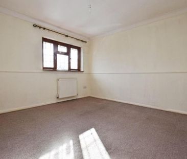 3 bedroom end of terrace house to rent - Photo 4