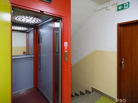Pronájem bytu 3+1 70 m2 - Fotografie 2