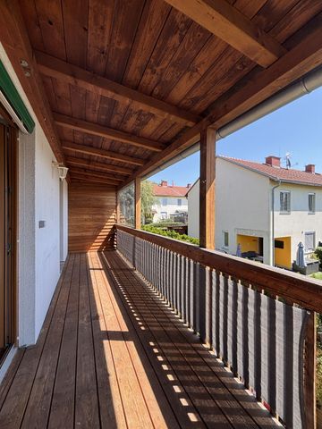 Lichtdurchflutete - 2-Zimmer-Wohnung im Obergeschoss mit großem Balkon - Photo 5
