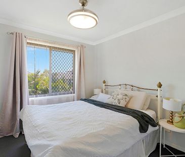 HUGE FAMILY HOME! - Photo 5