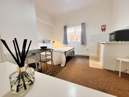 Studio to rent - Photo 2