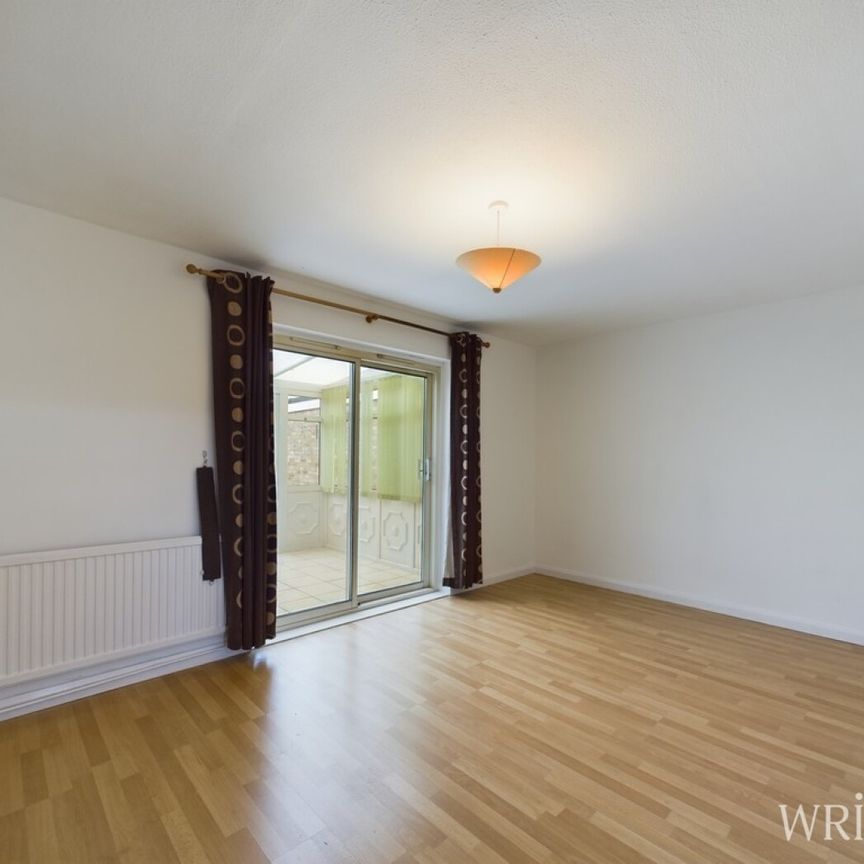 3 bedroom House - Brixham Close, Stevenage - Photo 1