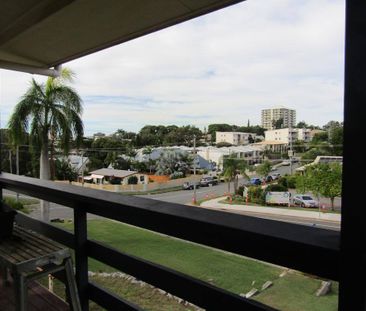 Elavated Home in West Gladstone - Photo 1