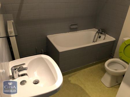 Location Appartement 1 pièce 42m² ST ETIENNE 42100 - Photo 4