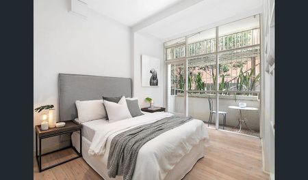 Oversized Art Deco Apartment with Leafy Outlook & Outdoor Spaces - Photo 3