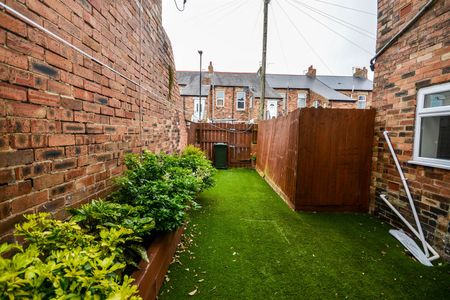 2 bed flat to rent in Lieven Street, Hazlerigg, NE13 - Photo 3