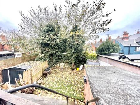 3 bedroom maisonette to rent - Photo 4