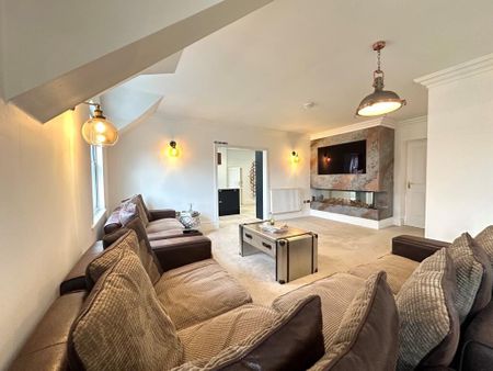 3 bedroom apartment to rent - Photo 2