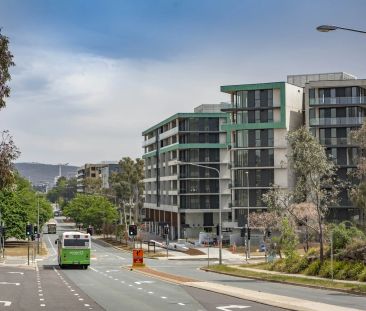 Two-Bedroom Apartment with Stunning Views - Photo 2