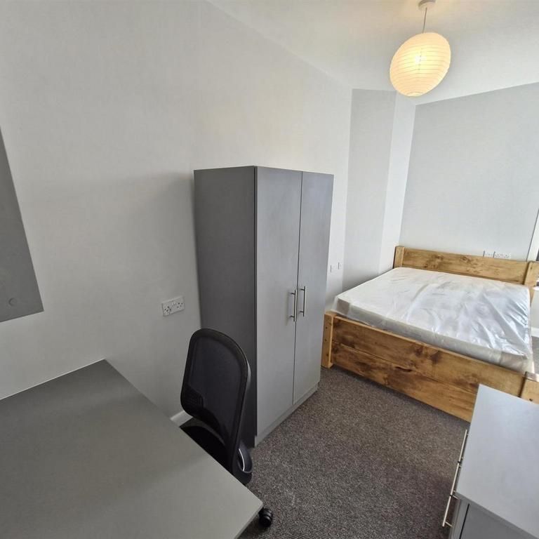 5 bedroom flat to rent - Photo 1