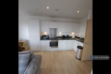 2 bedroom flat to rent - Photo 5