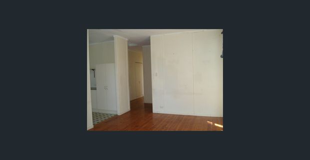 Centrally Located 3 Bedroom Home - Photo 1