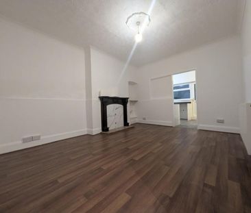 2 bedroom end of terrace house to rent - Photo 2