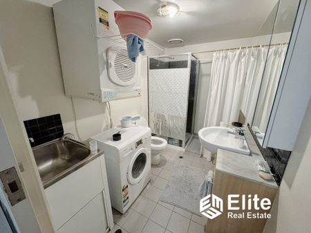 Franklin Lofts – Stylish Dual-Level City Living with 2 Bedroom 1 Bathroom - Photo 4