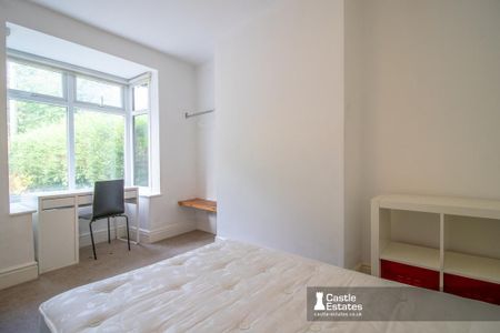 4 bedroom terraced house to rent - Photo 3