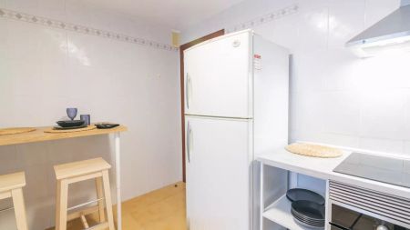 Room in a shared 5-bedroom apartment for rent in Russafa - Photo 2