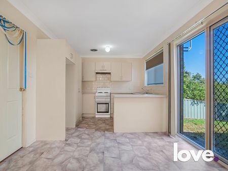 1/2 Hillview Crescent, Macquarie Hills, NSW, 2285 - Photo 4