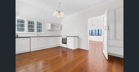 Freshly Renovated Elevated Home - Pet Friendly - Photo 4