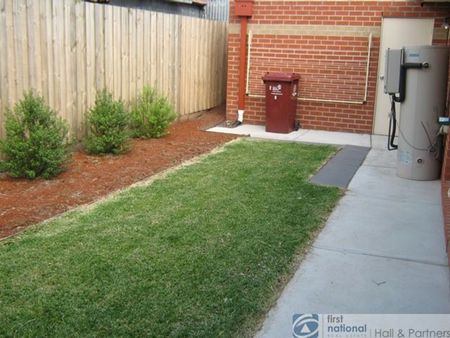 2 / 8 Rutherglen Street, Noble Park - Photo 4