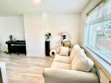 Room in a Shared House, Moredunvale View, EH17 - Photo 3