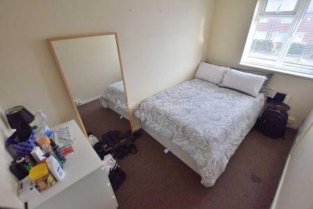 5 bedroom semi-detached house to rent - Photo 4