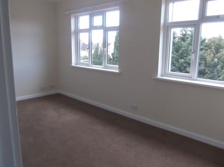 2 bedroom Flat - Farringdon House, Hatfield - Photo 3