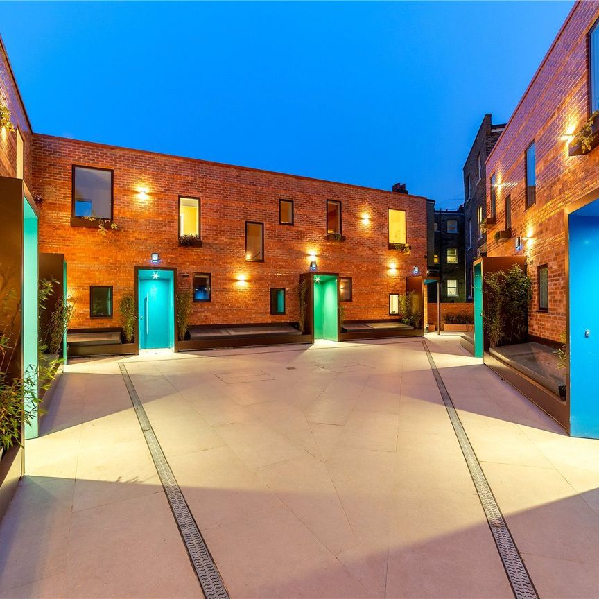 Penrose Mews, London, SW6 - Photo 1