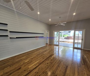 Stunning Renovated Family Home In Prime Lawson Location - Photo 4