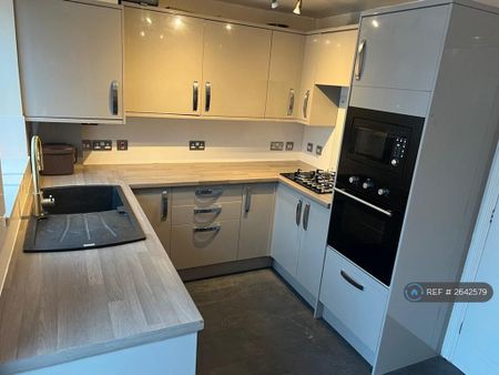 2 bedroom terraced house to rent - Photo 2