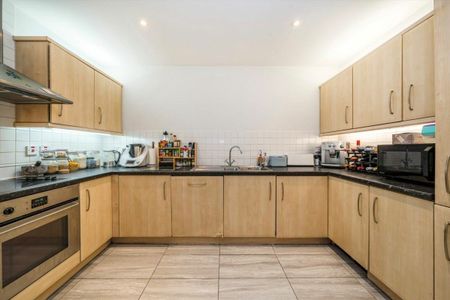 Boardwalk Place, Poplar, E14 - Photo 3