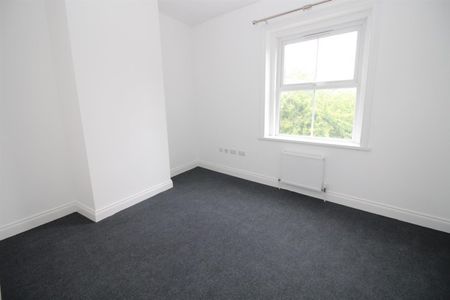 3 Bedroom Apartment - Photo 2