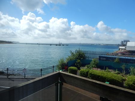 2 bedroom apartment to rent Pacific Close, Southampton, SO14 - Photo 2