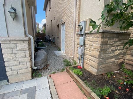 For Lease - 2447 PINE GLEN Road Unit# Lower Level, Oakville, Ontario - Photo 3