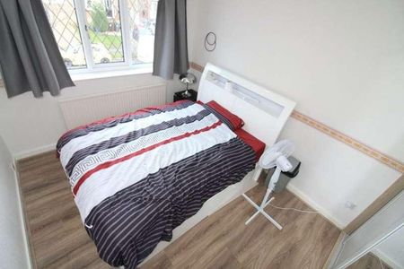 Hollybank Drive - Bed, S12 - Photo 4